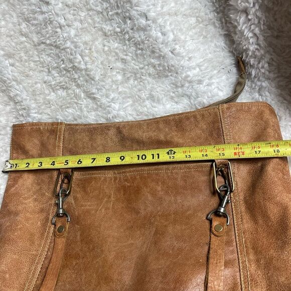 Heartstrings weathered leather tan extra large tote antique tone hardwares. - Picture 8 of 14